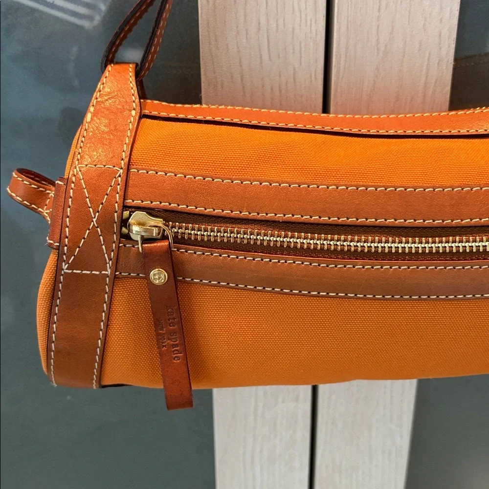 Kate Spade Vintage Kelly Barrel Bag EUC - Picture 4 of 10